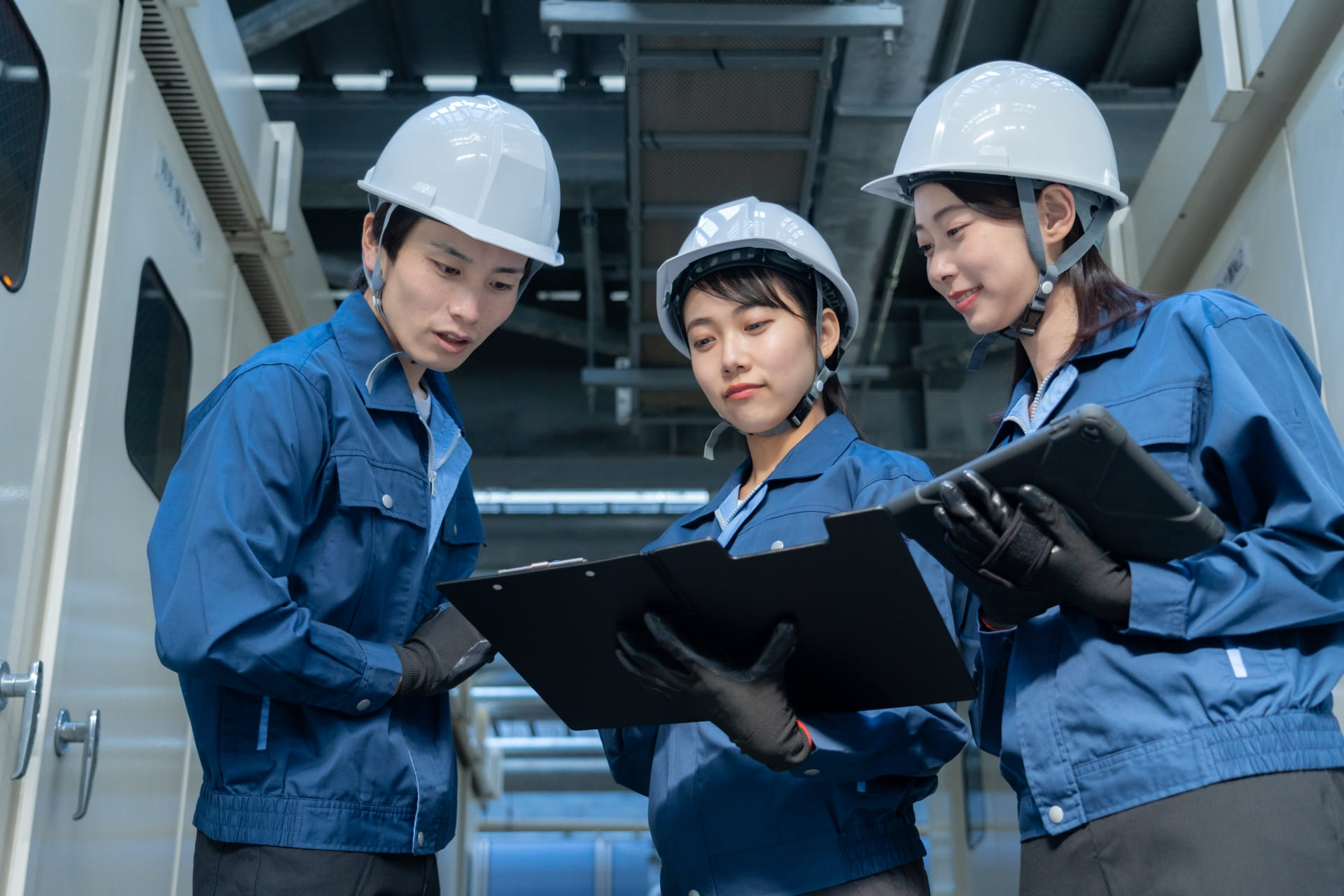 設備点検　作業員